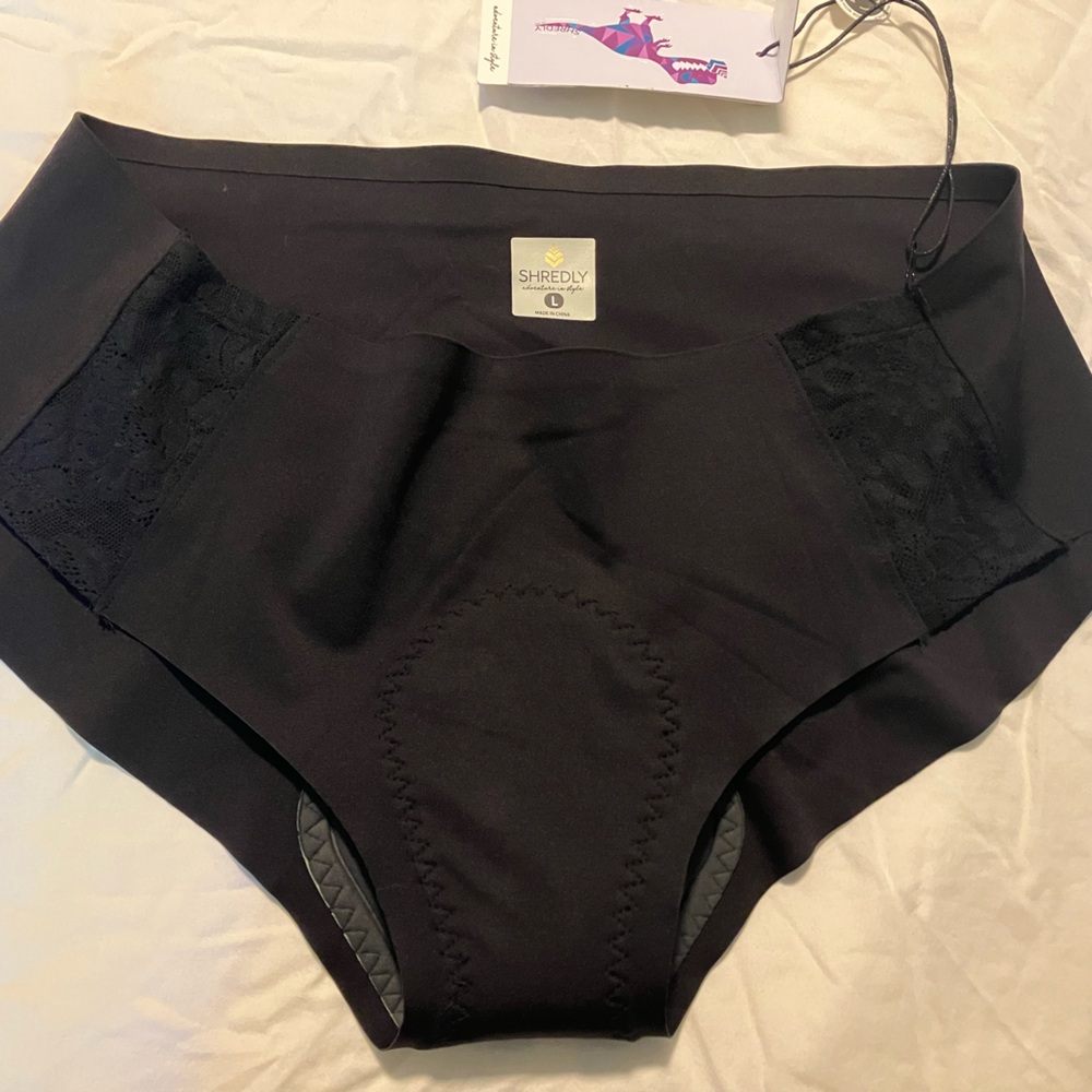 Shredly Women’s Biking Hipster Chamois size Large Black NWT